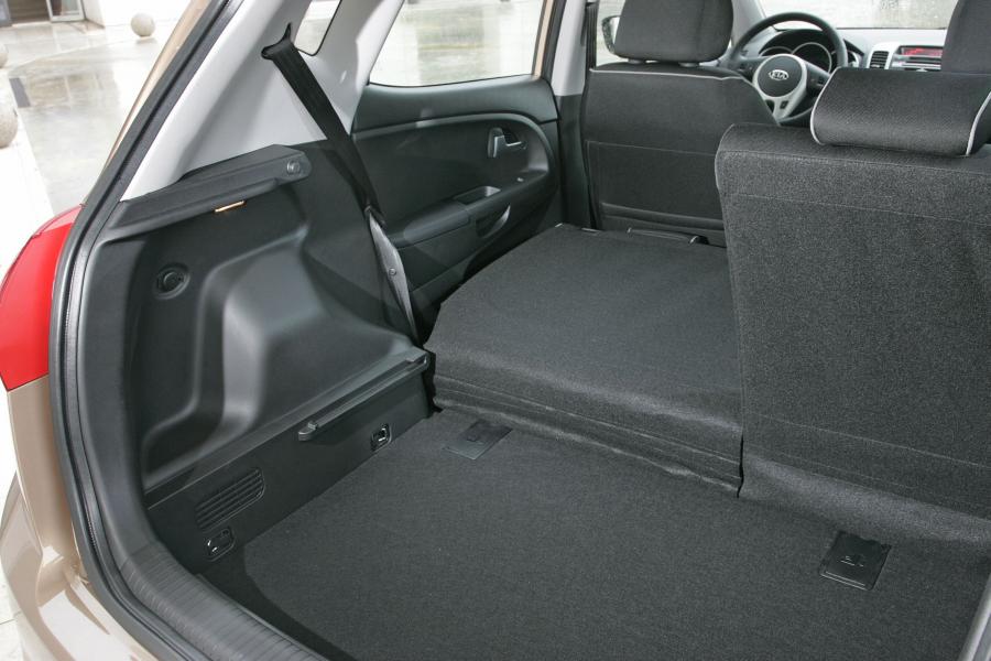  Kia Venga 2010 года  (фото 54 из 199)